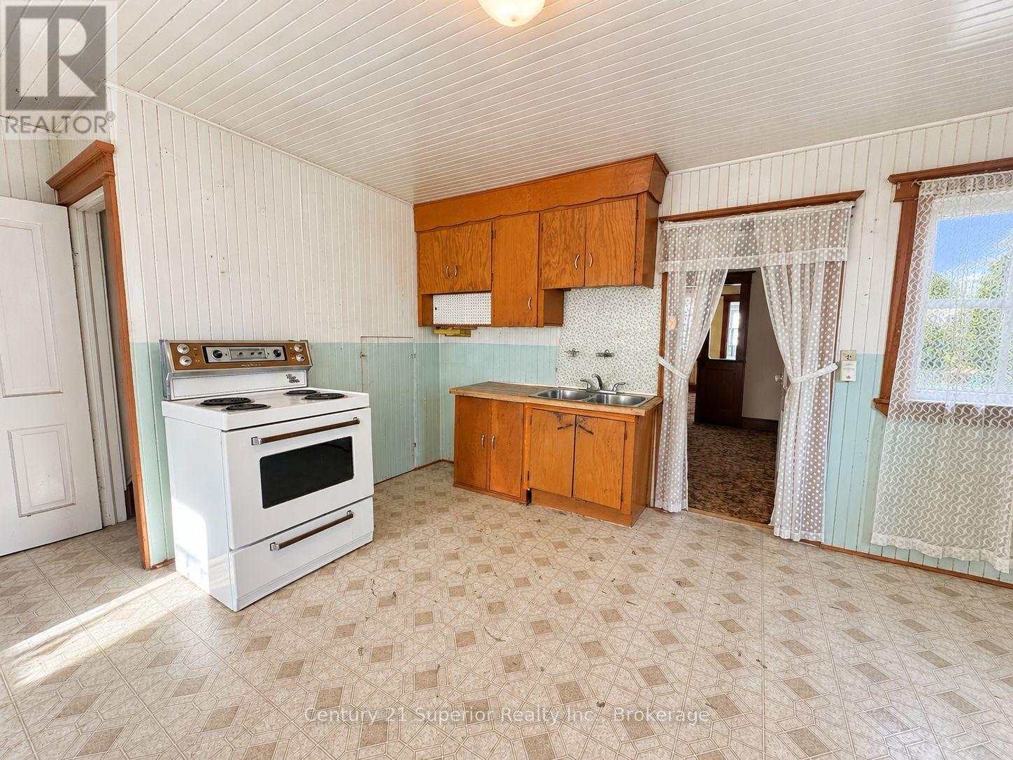 531 Mctavish Street — photo 17