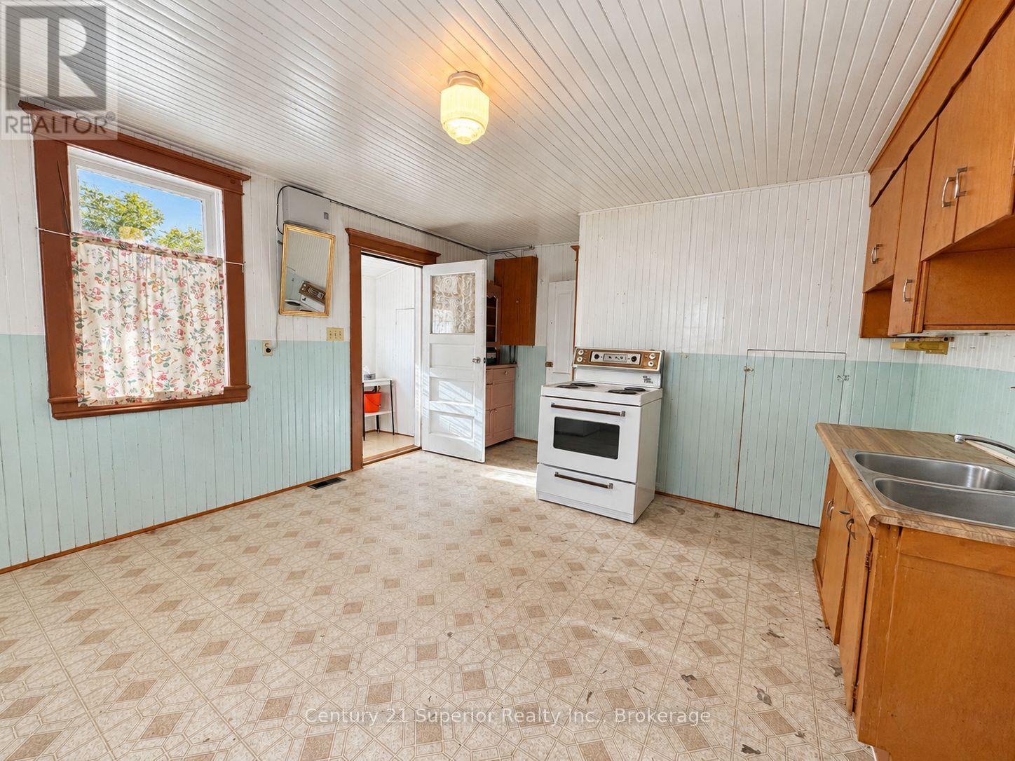 531 Mctavish Street — photo 18