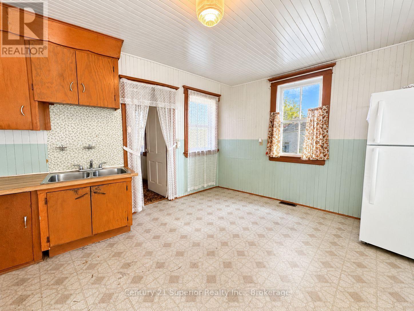 531 Mctavish Street — photo 19