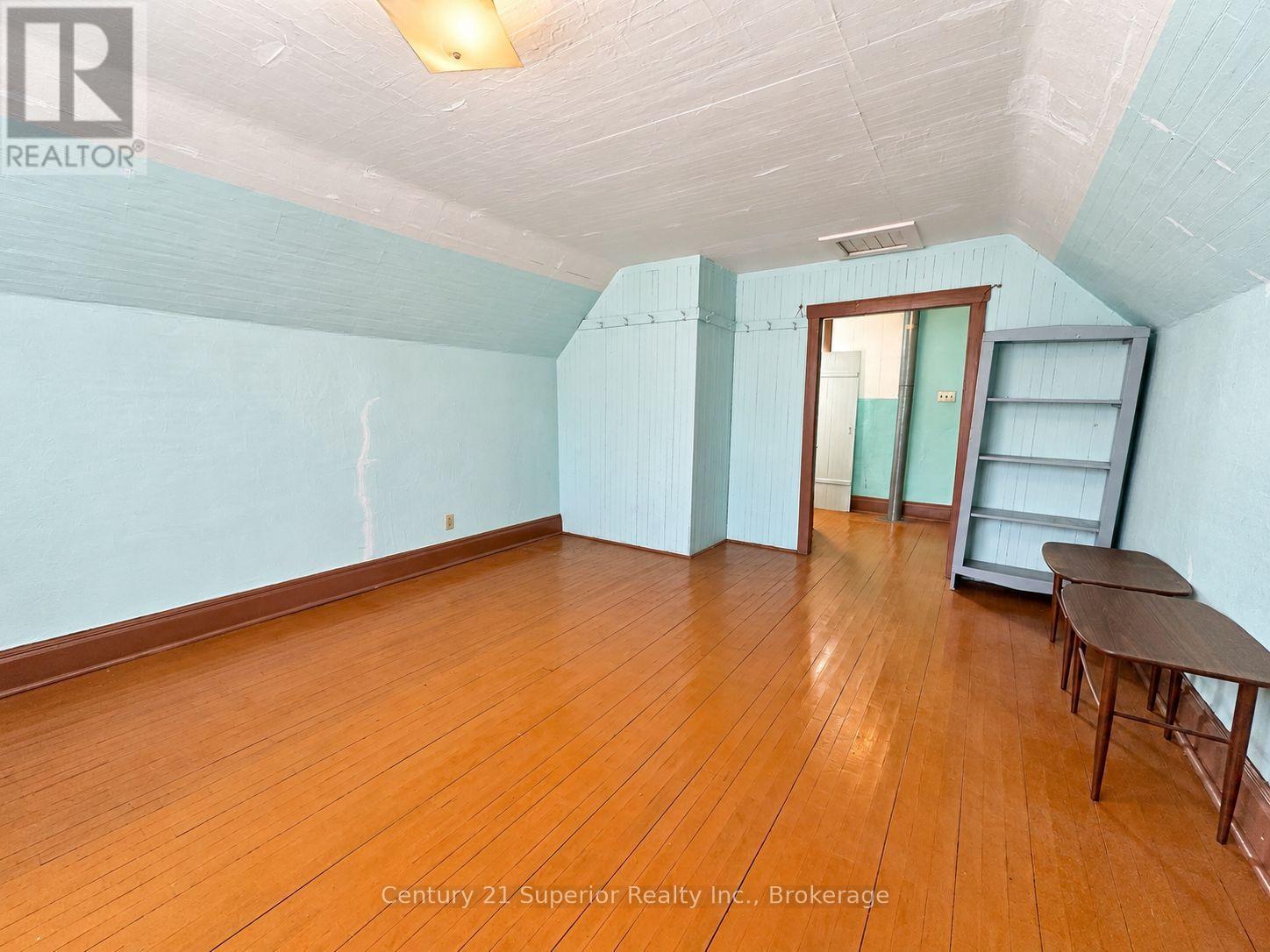 531 Mctavish Street — photo 26