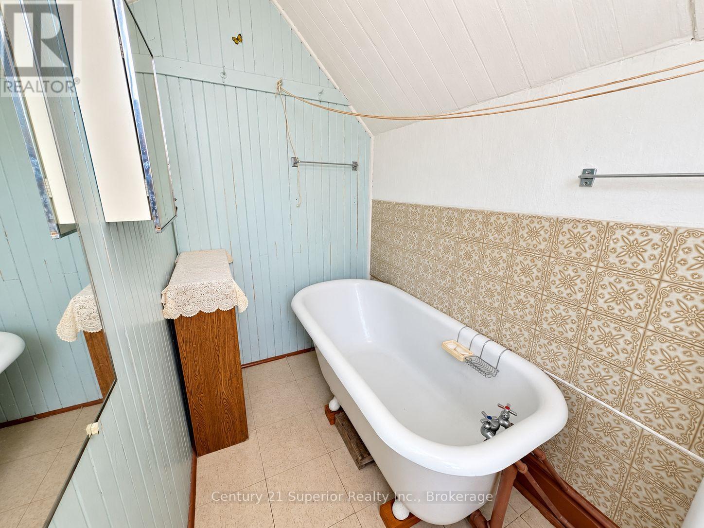 531 Mctavish Street — photo 28