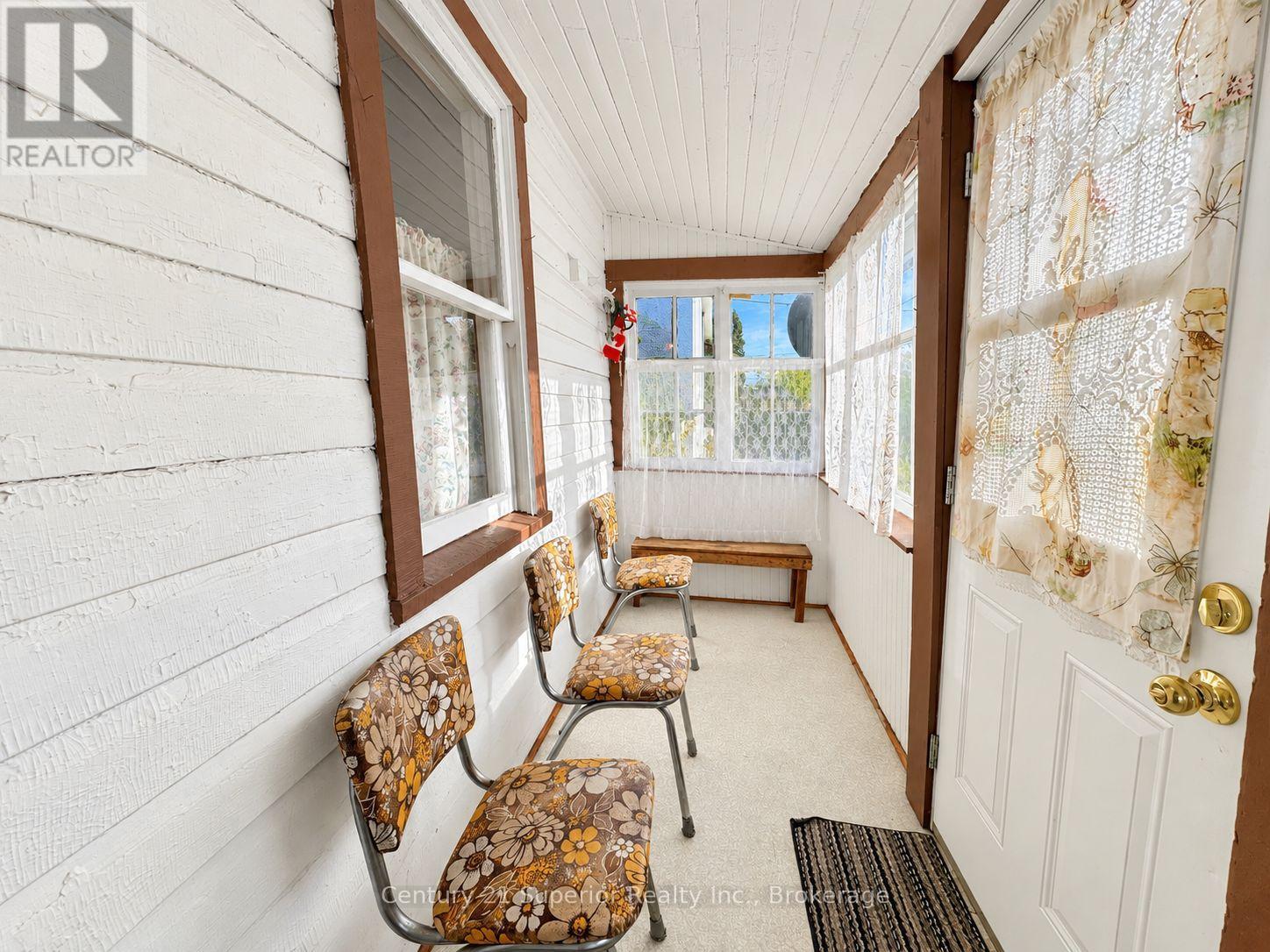 531 Mctavish Street — photo 32