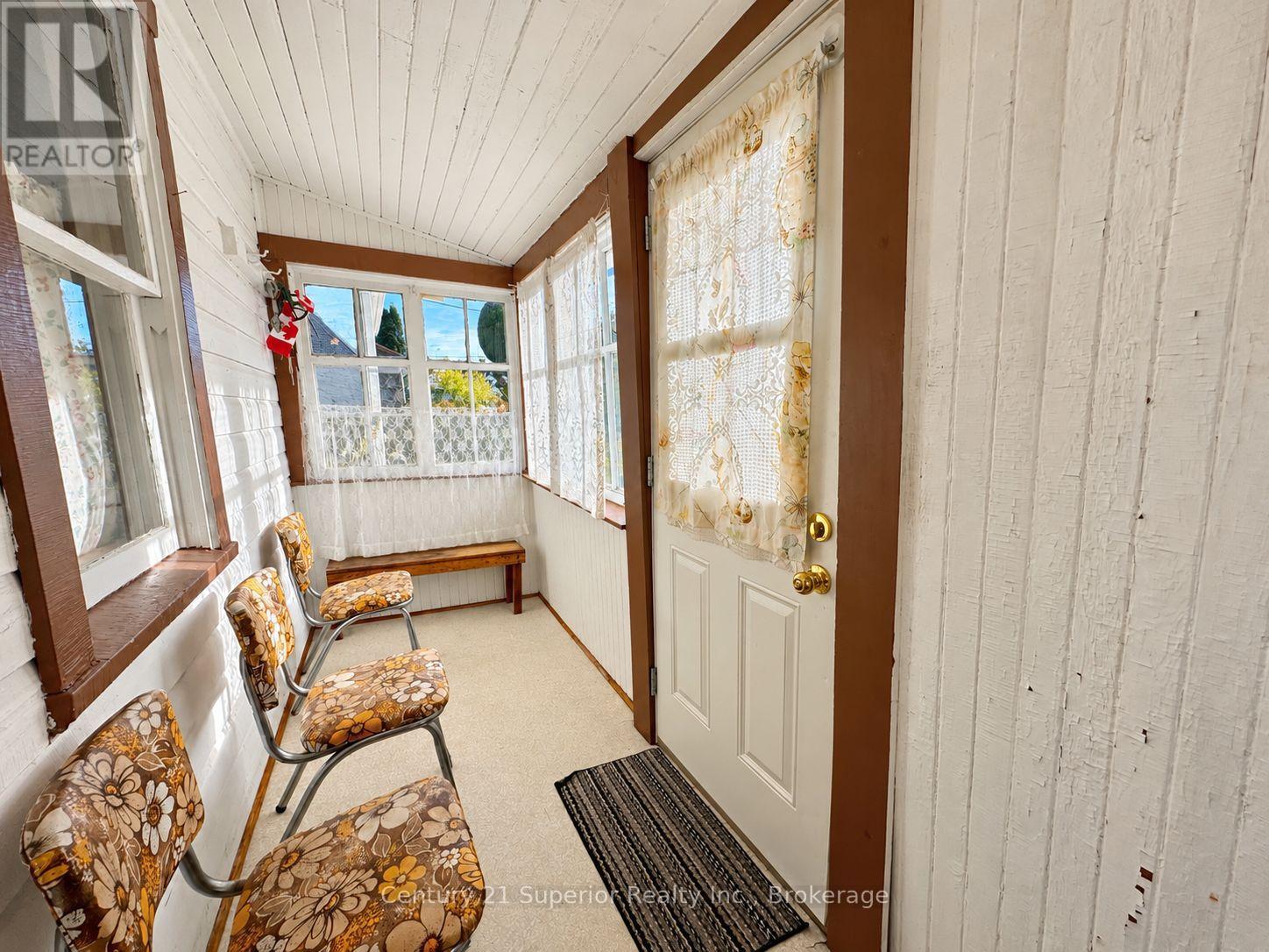 531 Mctavish Street — photo 34