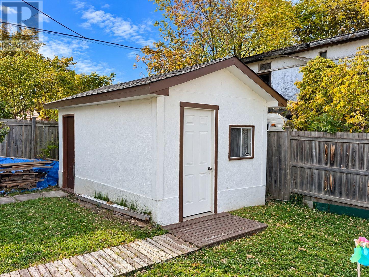 531 Mctavish Street — photo 41