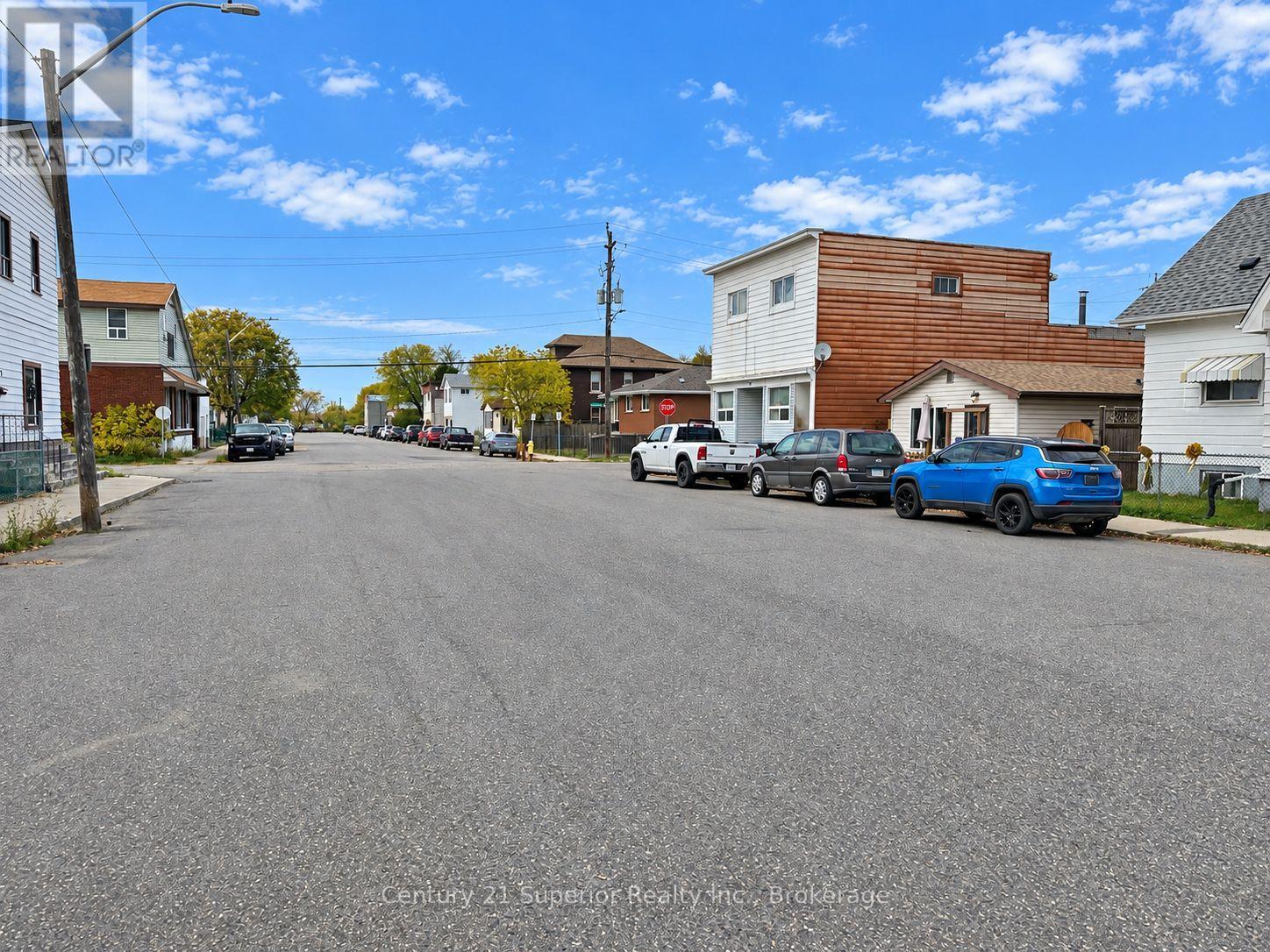 531 Mctavish Street — photo 44