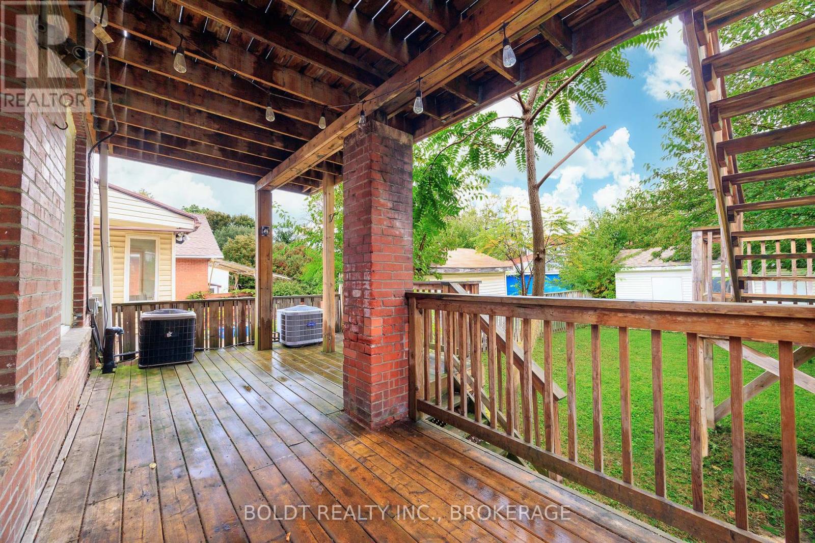 209 Rosslyn Avenue South — photo 32