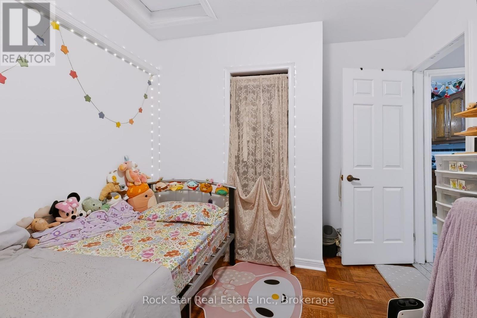 1162 Northmount Avenue — photo 13