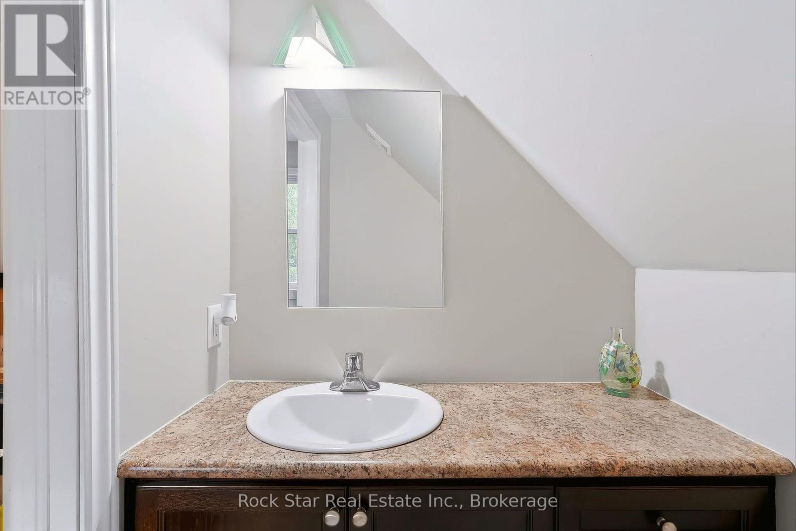 1162 Northmount Avenue — photo 33