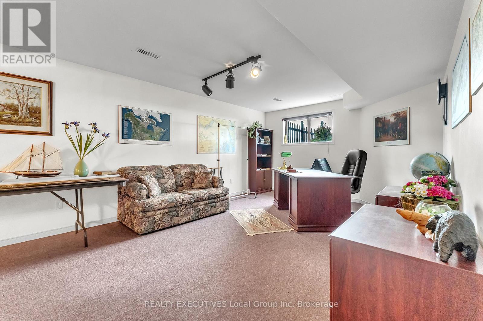 685 MAIN STREET S - 40