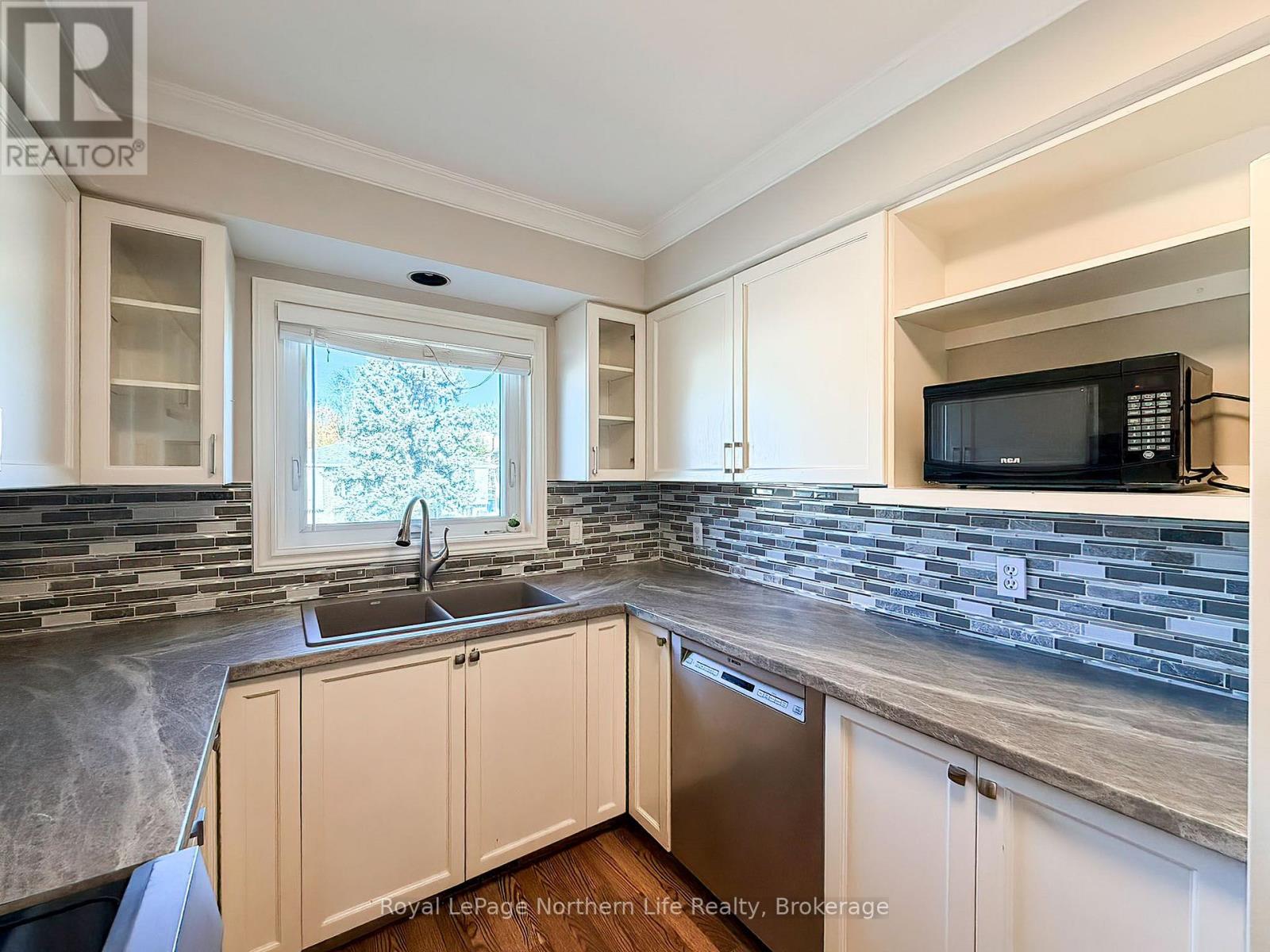 511 BROMLEY AVENUE - 9