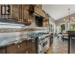Kitchen - 665 East Lakeview Road, Chestermere, AB T1X1B1 Photo 8
