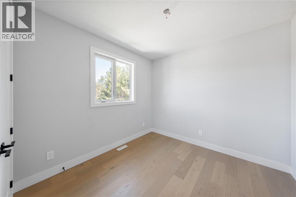 204 MERRITT COURT - 34