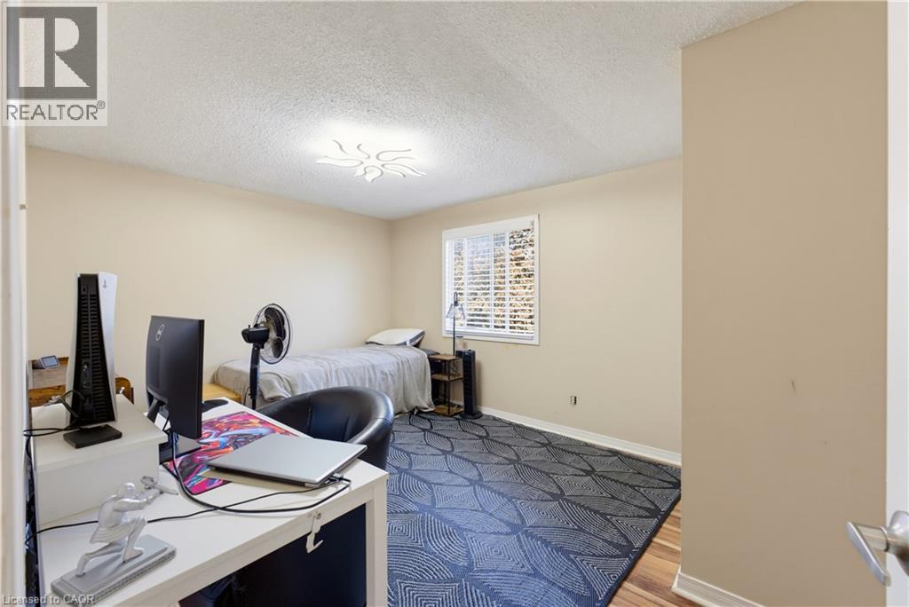 74 STIRLING MACGREGOR Drive - 16