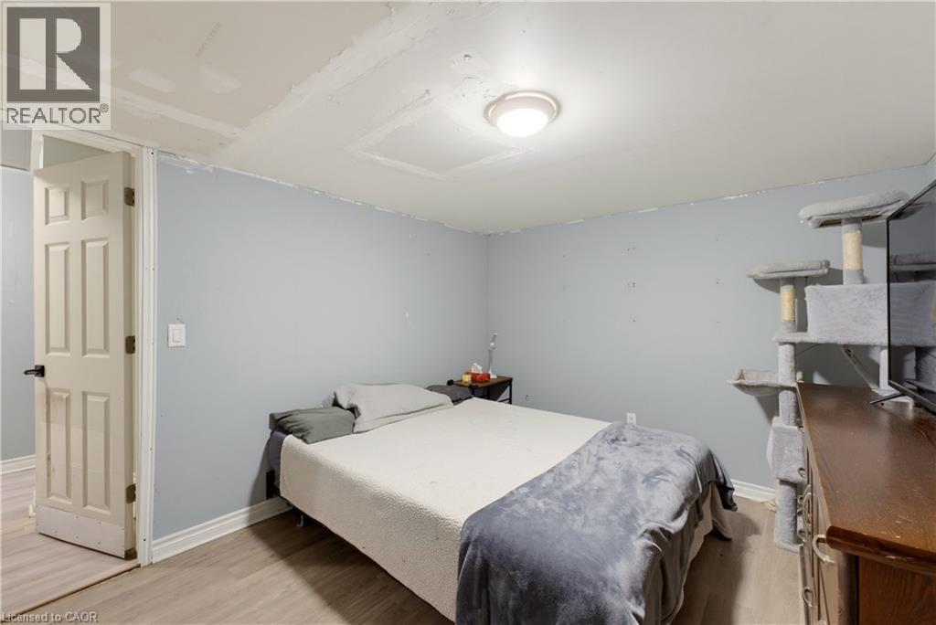 74 STIRLING MACGREGOR Drive - 21