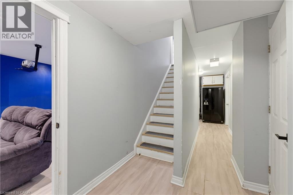 74 STIRLING MACGREGOR Drive - 22