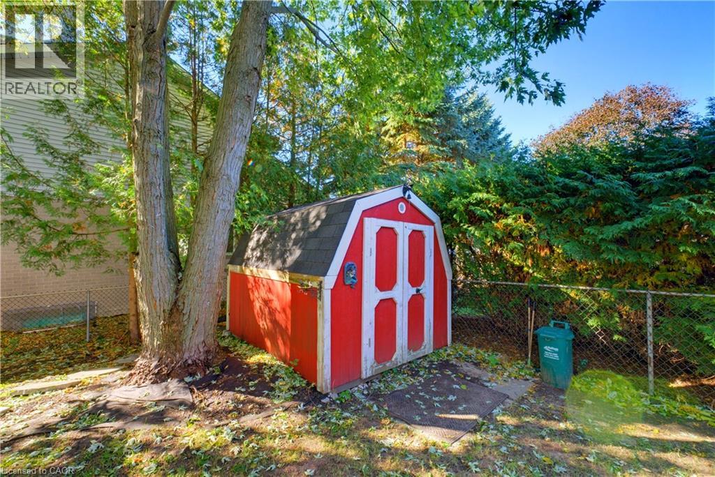 74 STIRLING MACGREGOR Drive - 31