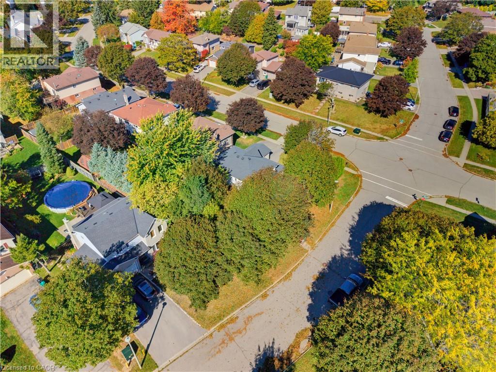 74 STIRLING MACGREGOR Drive - 35
