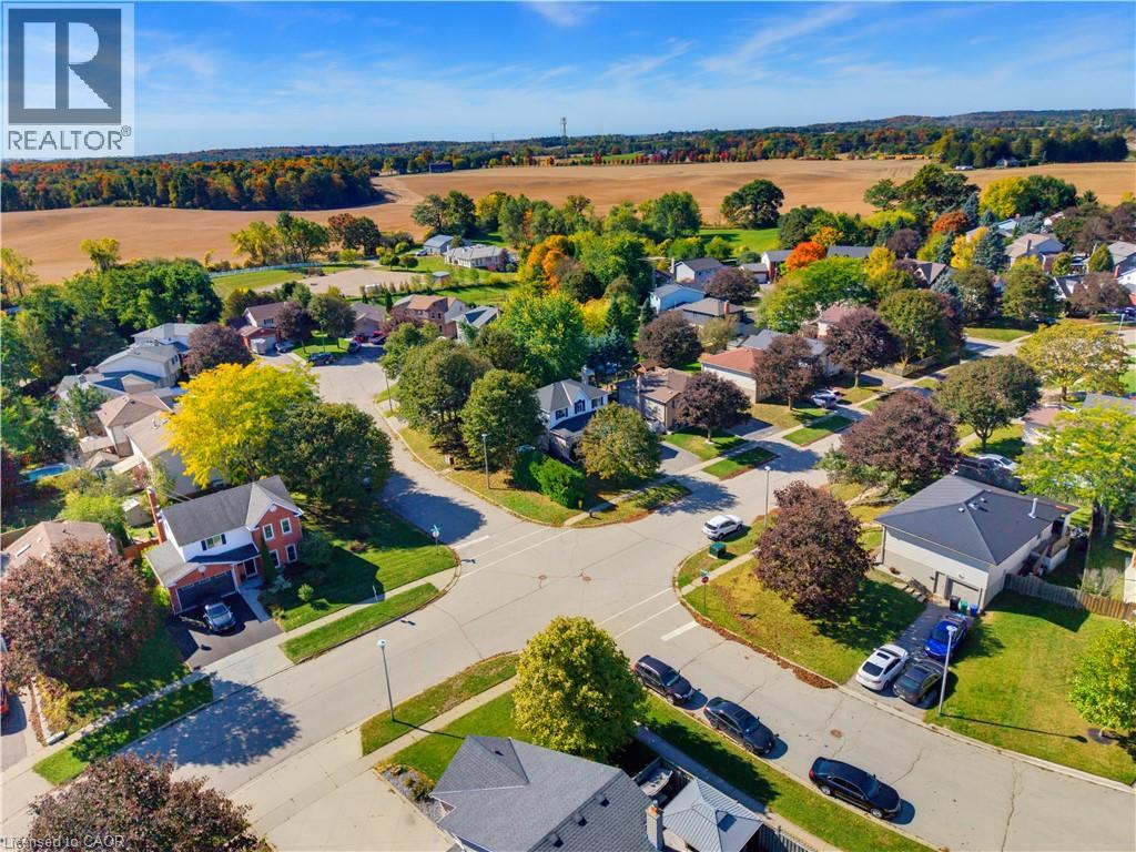 74 STIRLING MACGREGOR Drive - 36