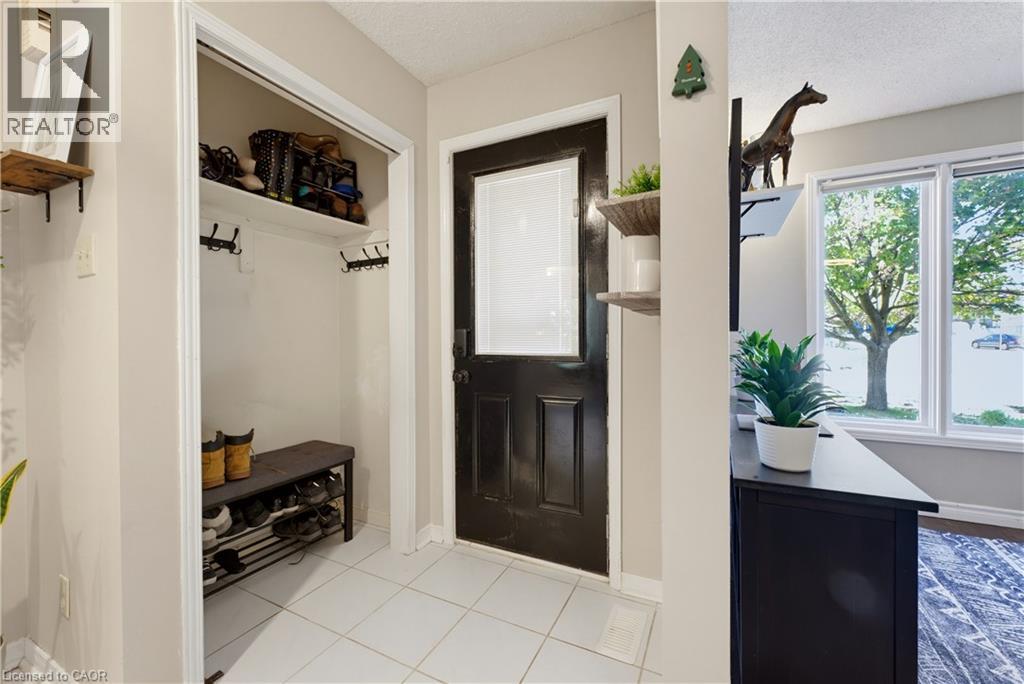 74 STIRLING MACGREGOR Drive - 4