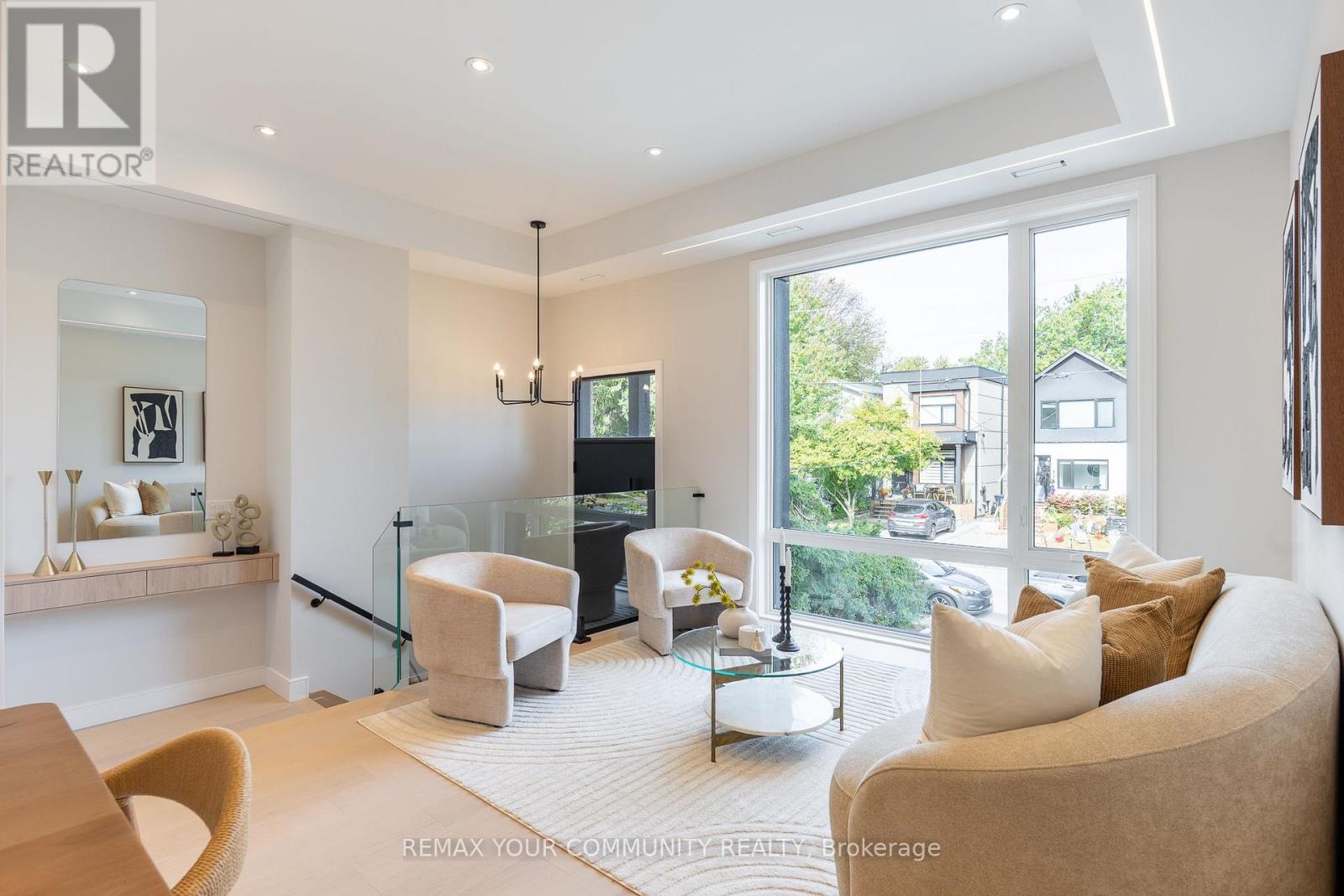 281 Queensdale Avenue, Toronto, ON photo 3
