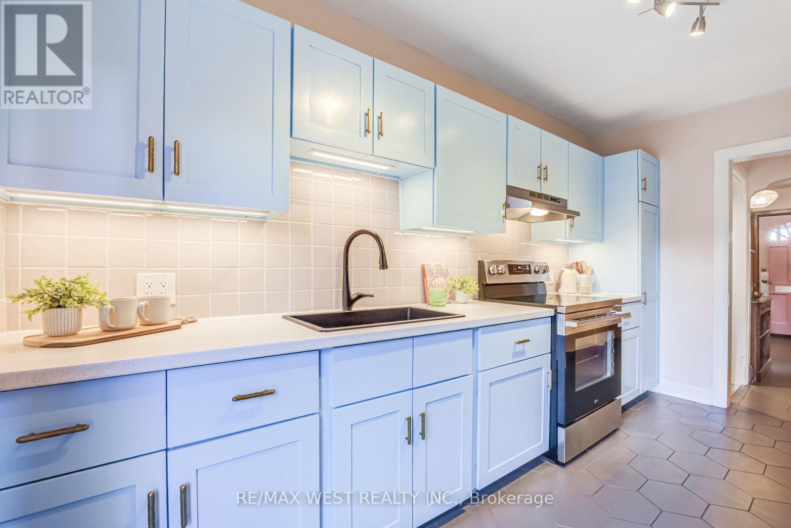 258 O'connor Drive, Toronto, ON photo 17
