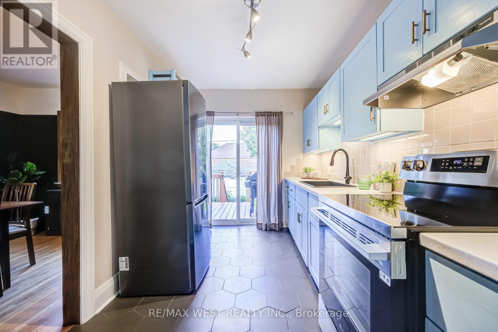 258 O'connor Drive, Toronto, ON photo 18