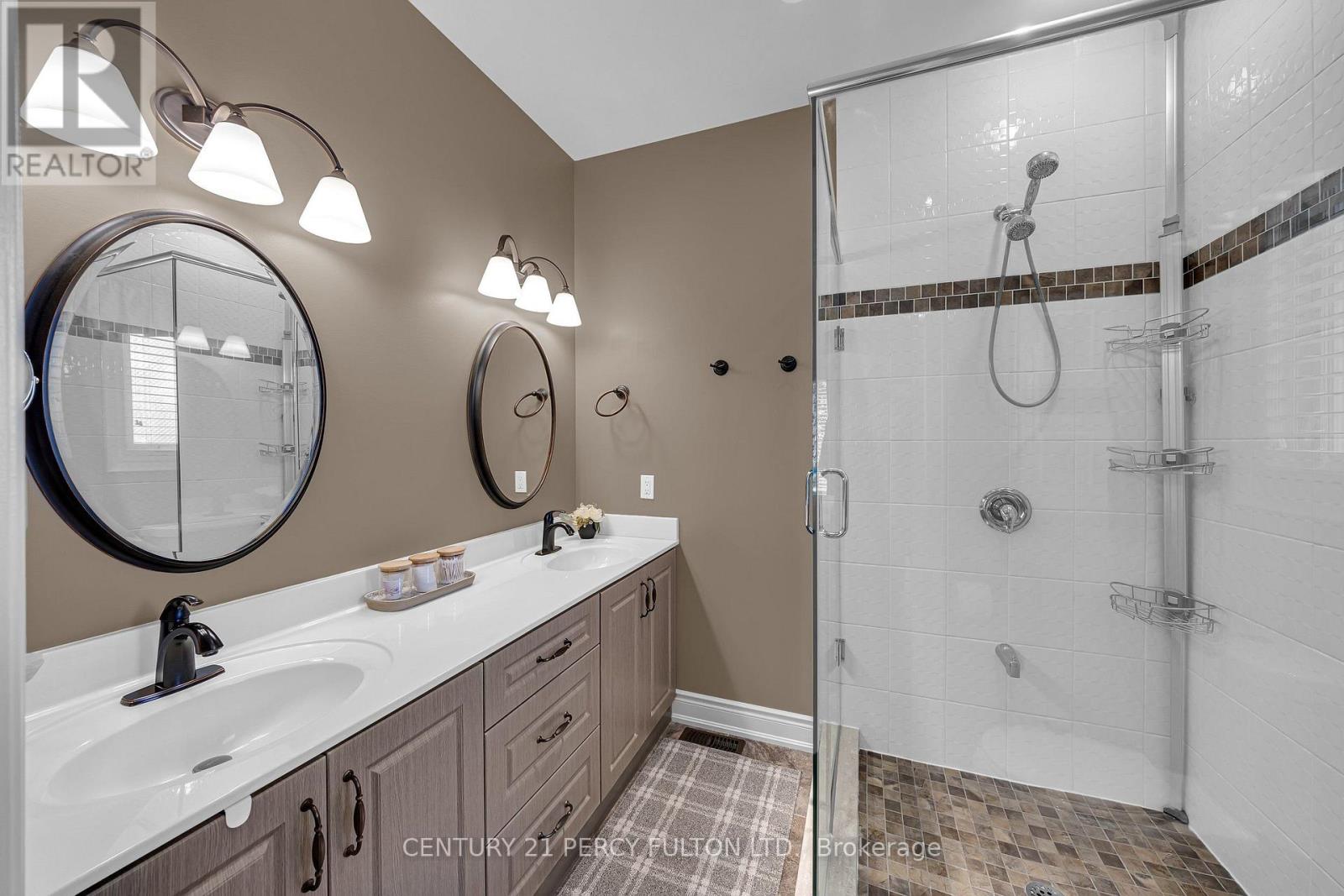 7 Eastbank Road, Clarington, ON photo 20
