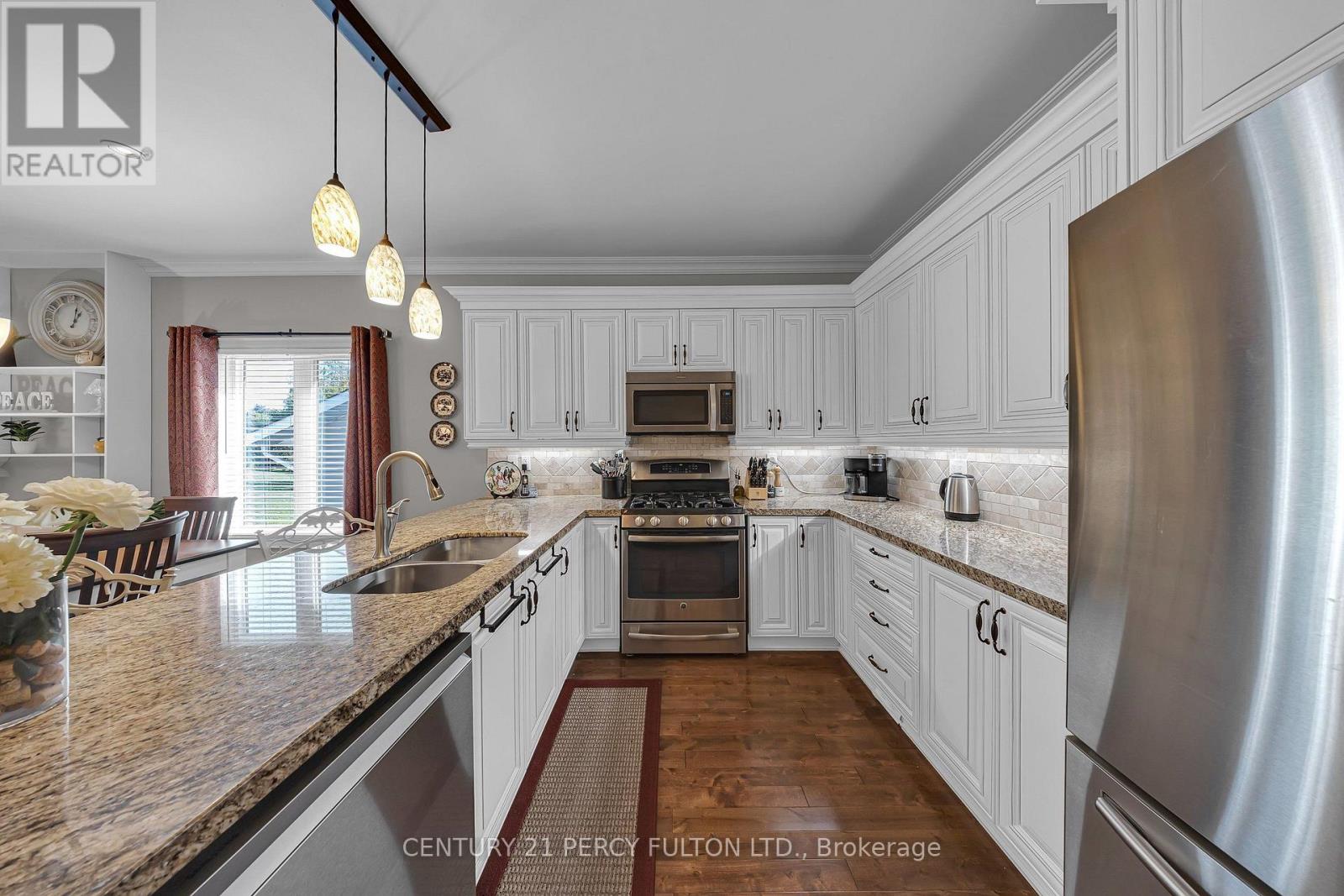 7 Eastbank Road, Clarington, ON photo 8