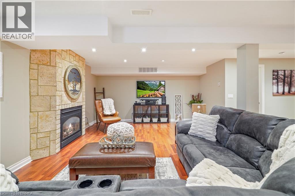 42 EDITH MONTURE Avenue - 37
