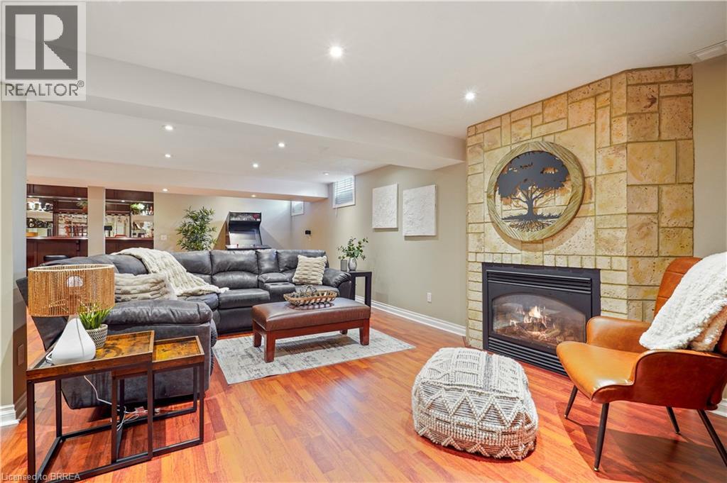 42 EDITH MONTURE Avenue - 36