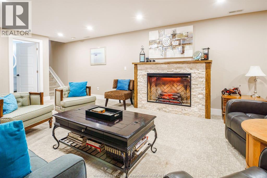 6087 Laurentide — photo 22