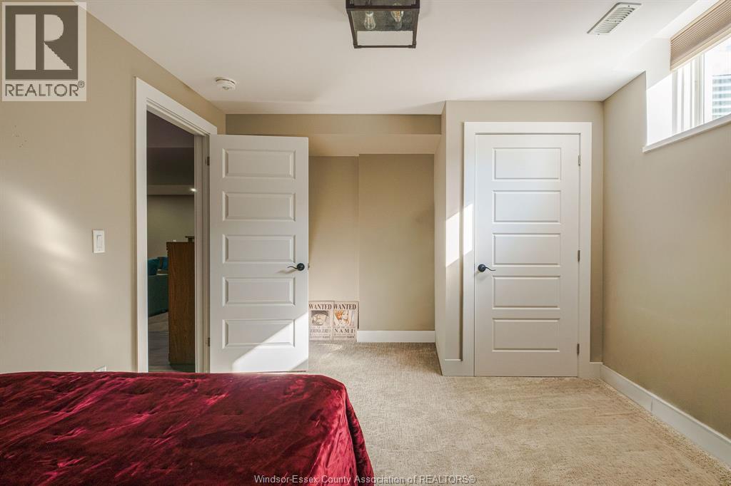 6087 Laurentide — photo 29