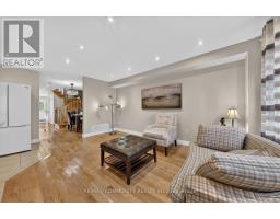 82 Burgeess Crescent, Newmarket, ON L3X2T8 Photo 11