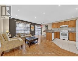 82 Burgeess Crescent, Newmarket, ON L3X2T8 Photo 12