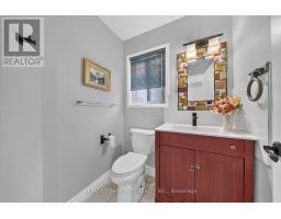 Bedroom 2 - 82 Burgeess Crescent, Newmarket, ON L3X2T8 Photo 6