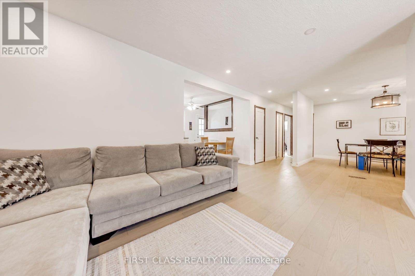 39 Seaton Drive, Aurora, ON photo 5