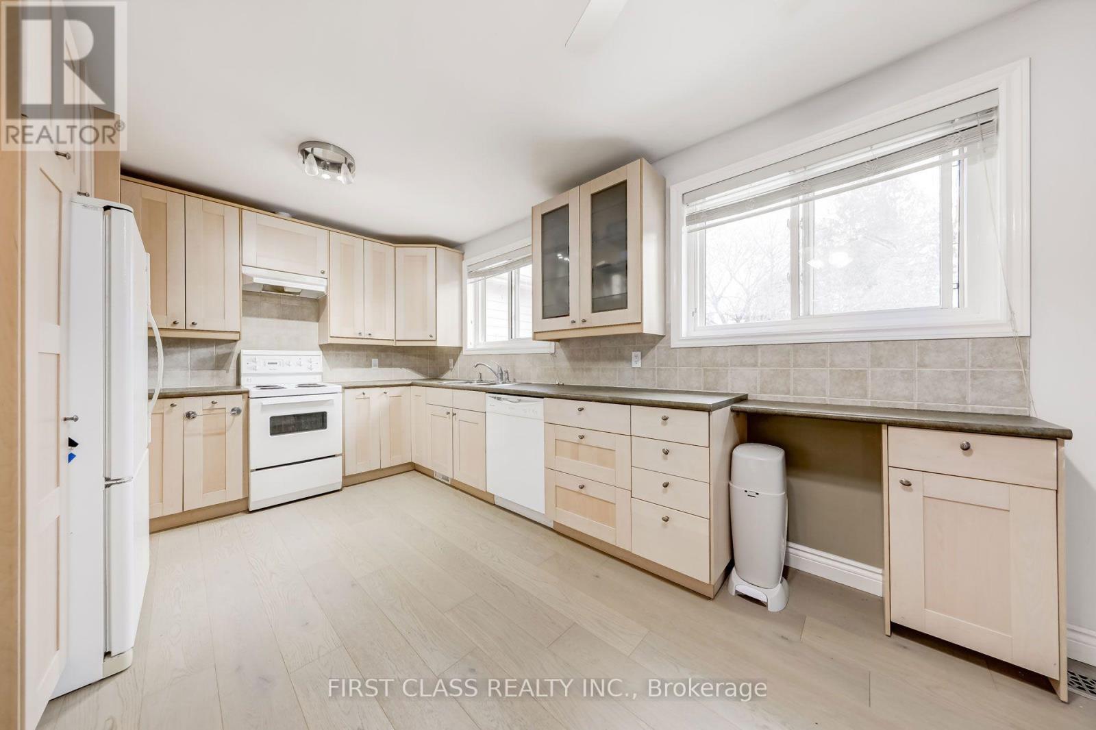 39 Seaton Drive, Aurora, ON photo 6