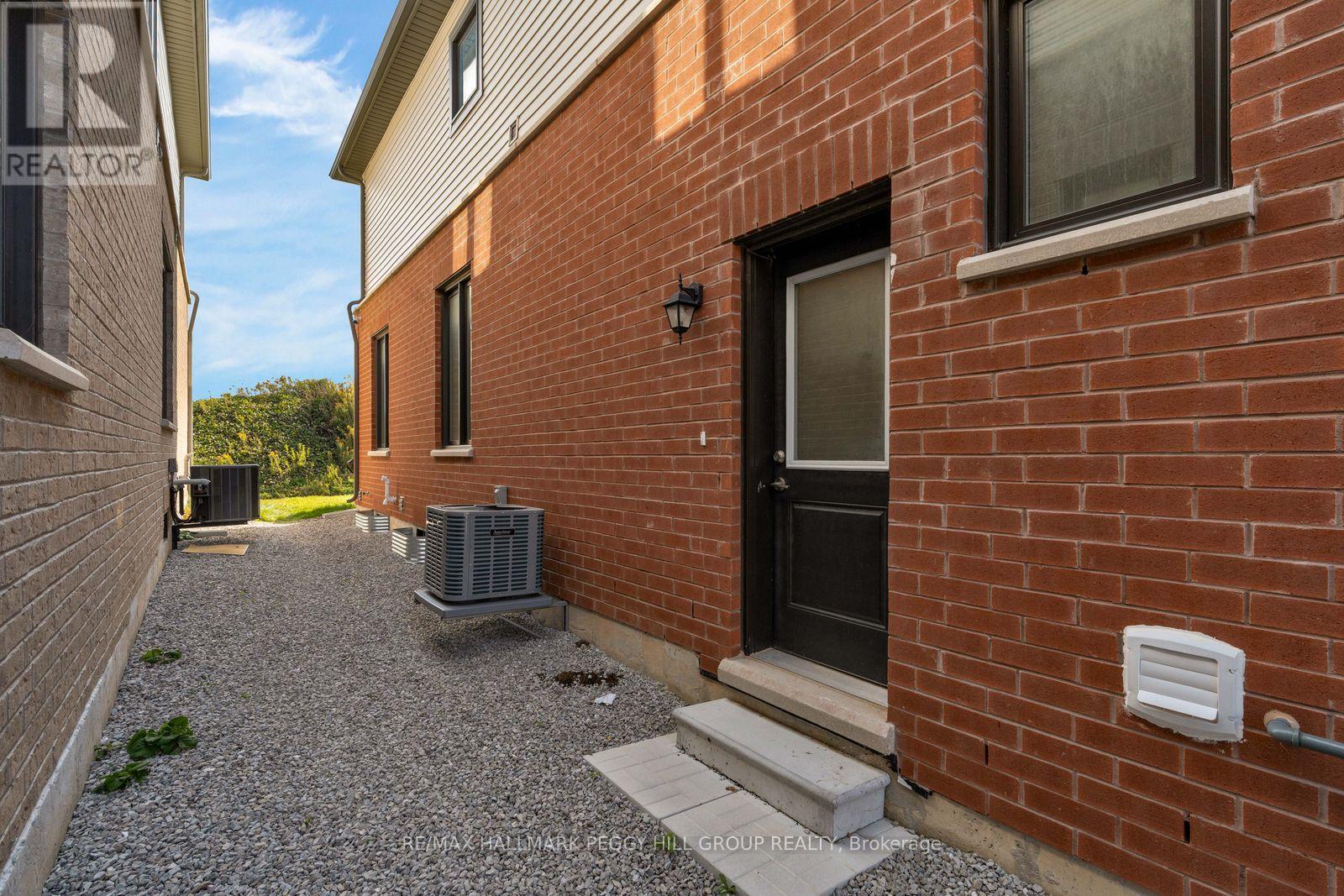 70 Phoenix Boulevard, Barrie, ON photo 19