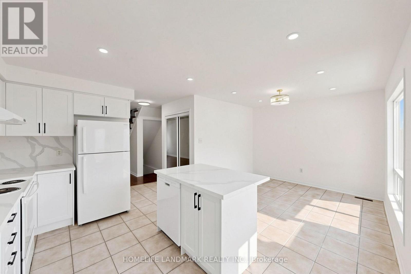 552 Thelma Street — photo 17
