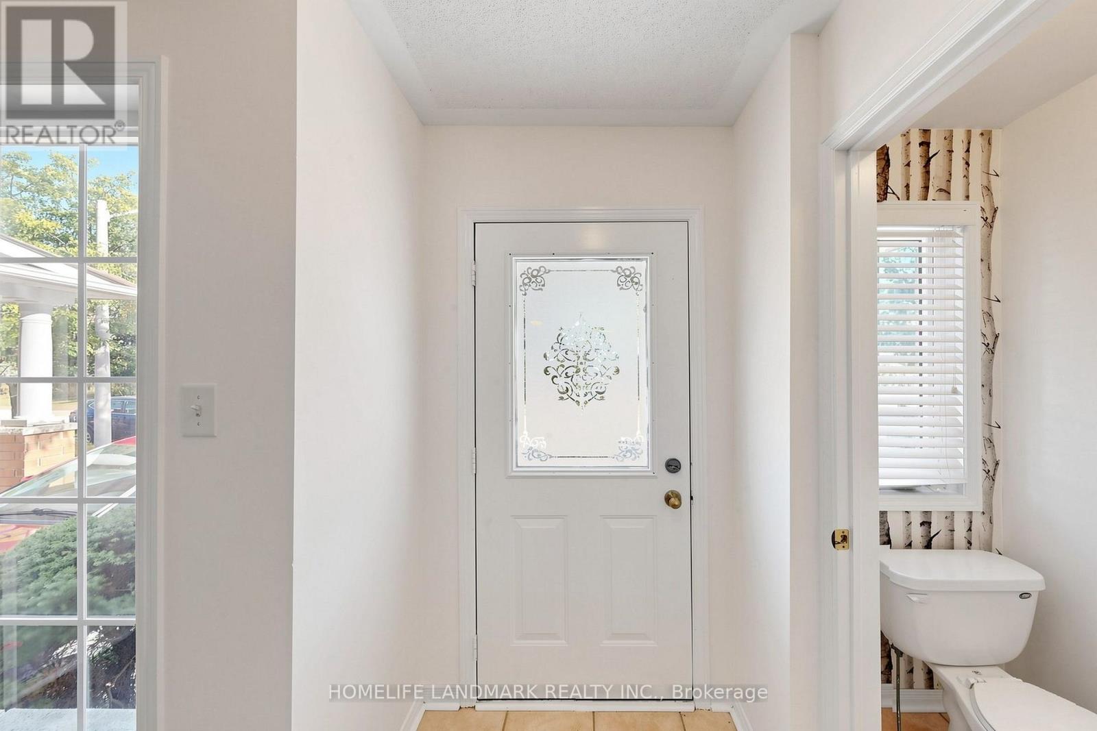 552 THELMA STREET - 22