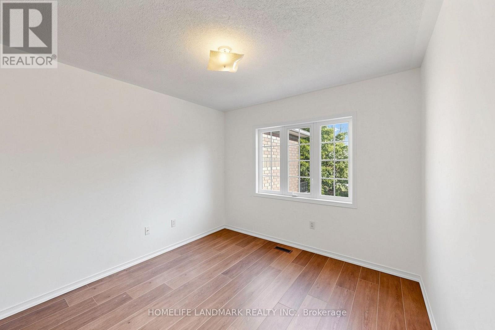 552 THELMA STREET - 36
