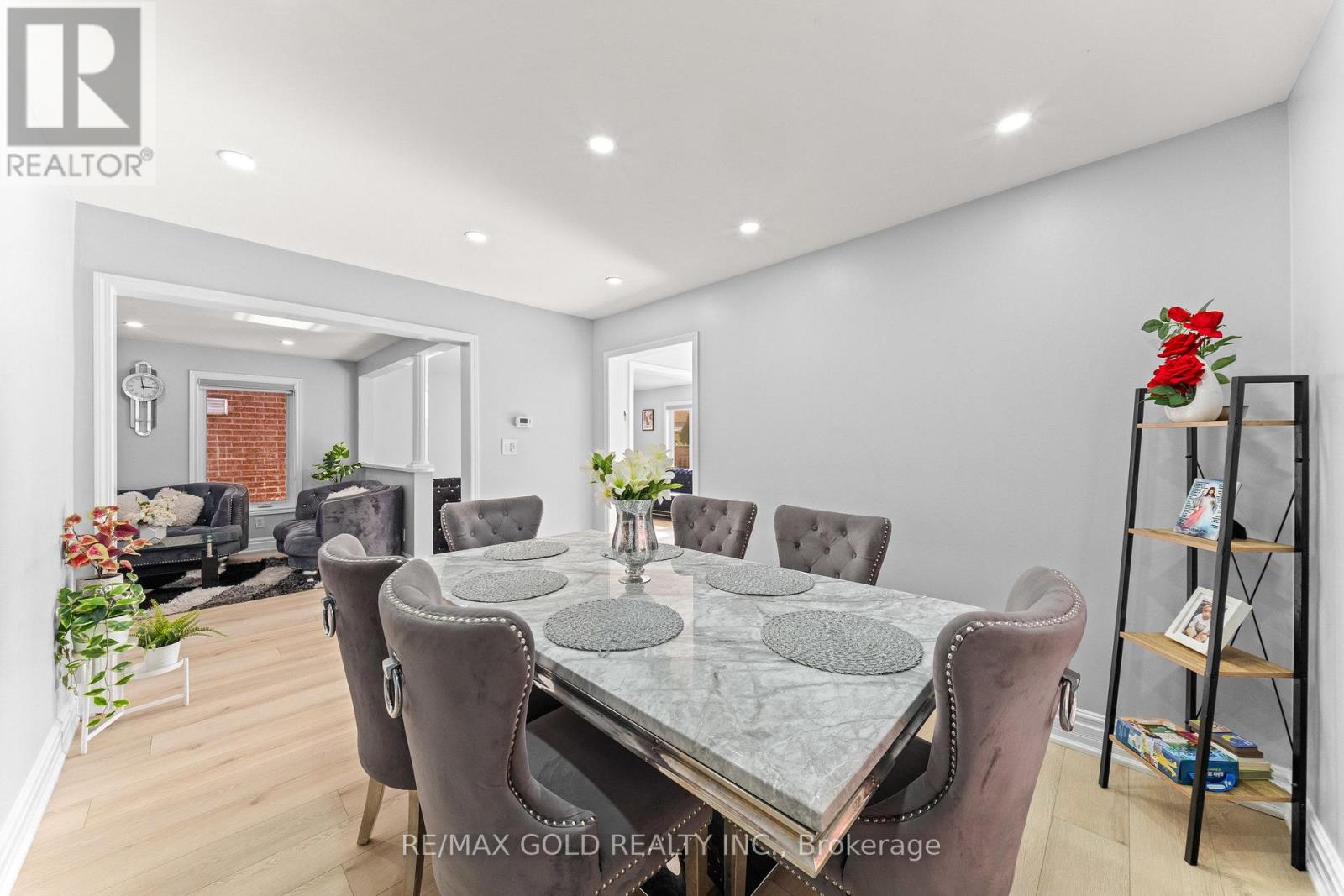 8 Bayridge Drive — photo 11