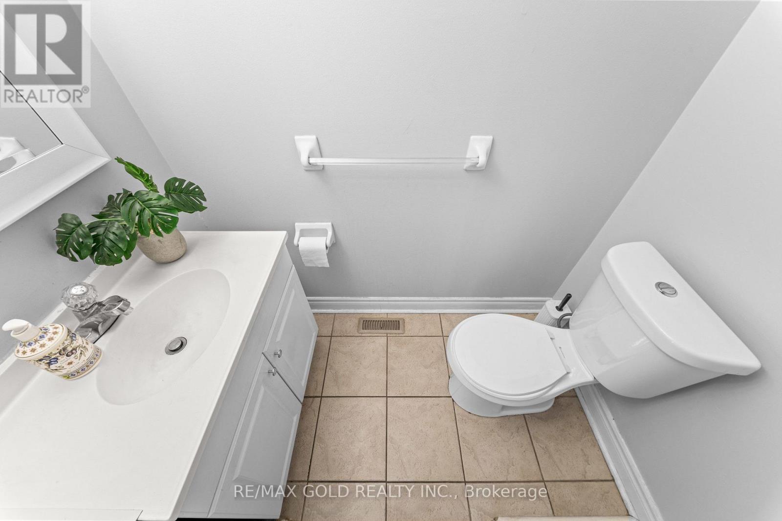 8 Bayridge Drive — photo 12