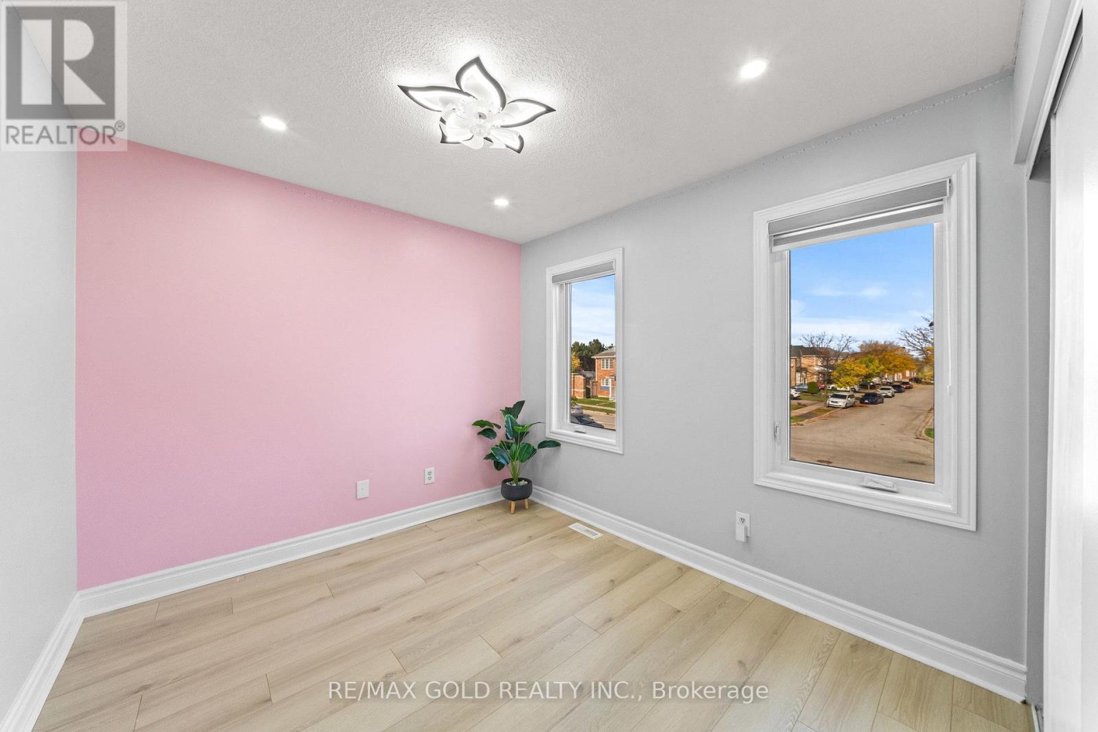 8 Bayridge Drive — photo 17