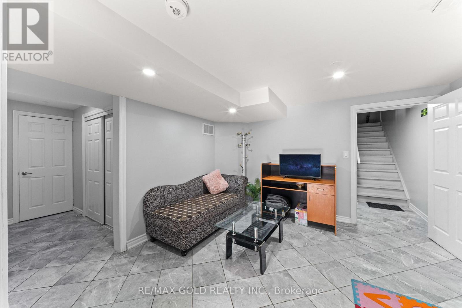 8 Bayridge Drive — photo 22
