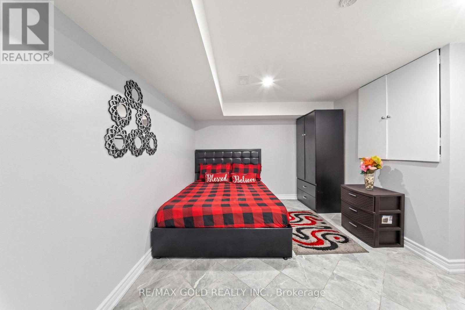 8 Bayridge Drive — photo 24