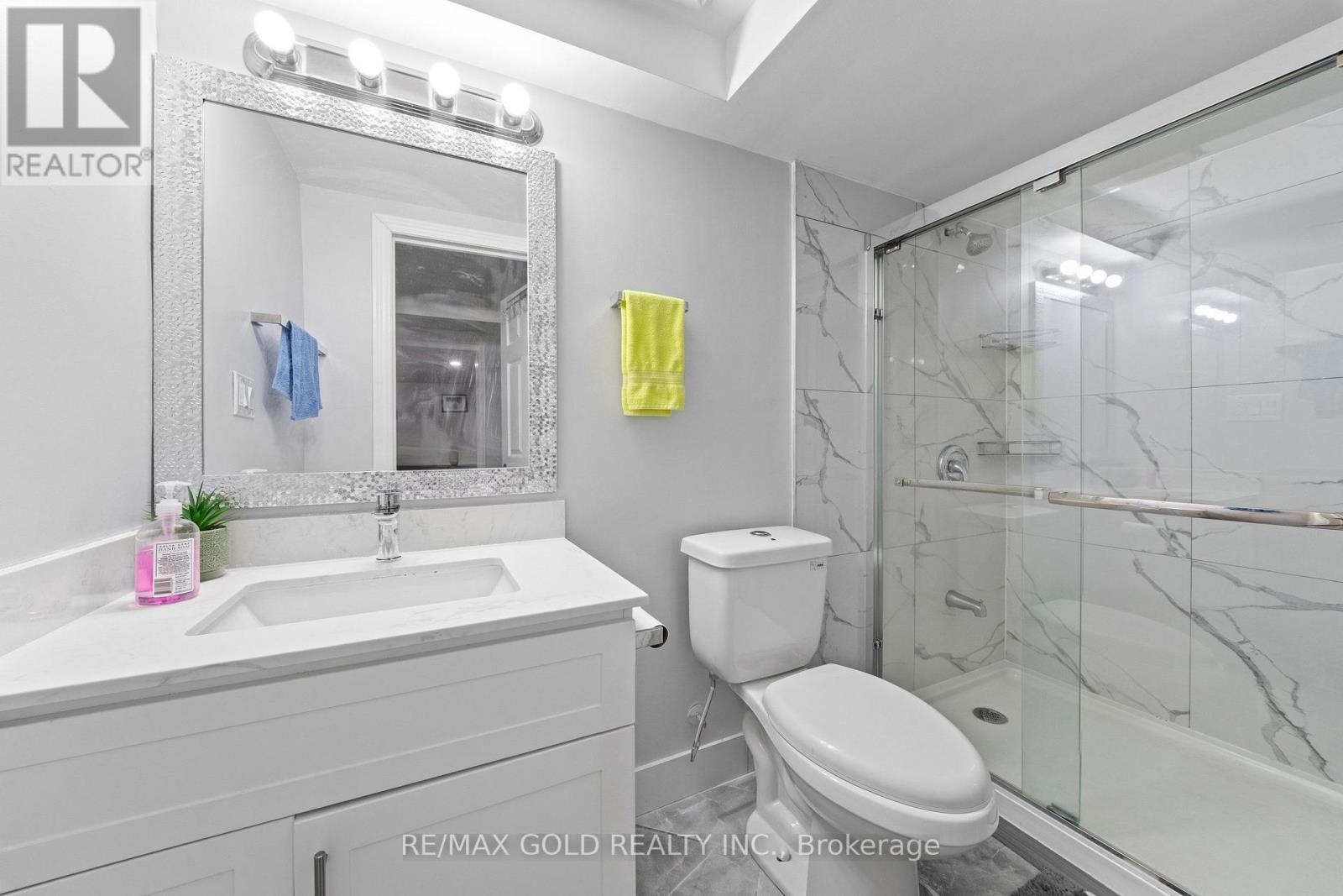 8 Bayridge Drive — photo 25