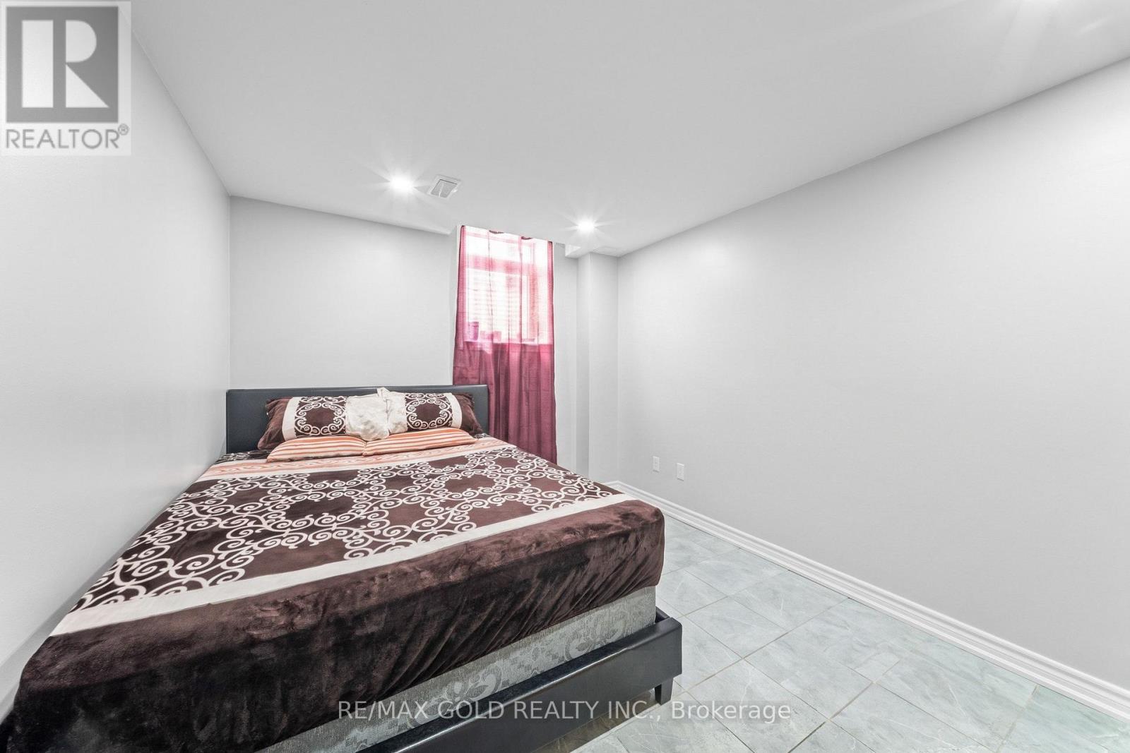 8 Bayridge Drive — photo 27