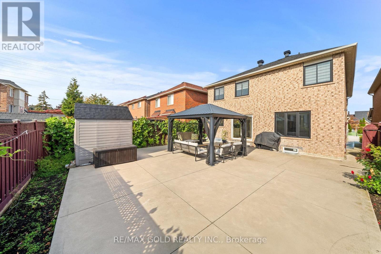 8 Bayridge Drive — photo 30