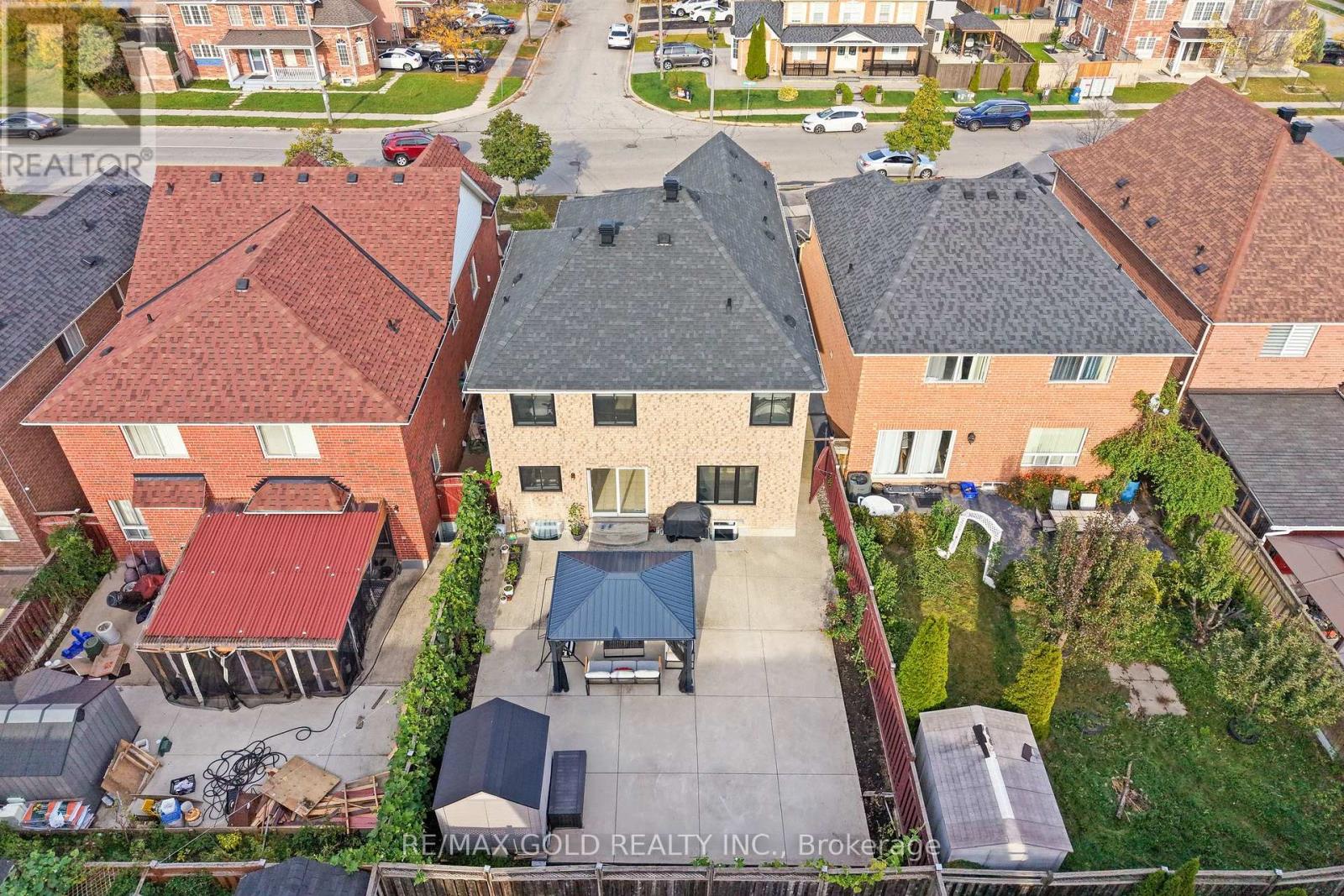 8 Bayridge Drive — photo 31